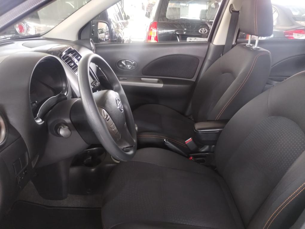 NISSAN March - Foto