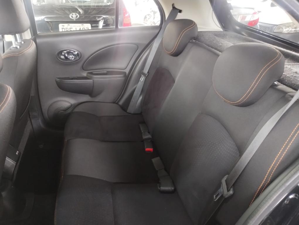 NISSAN March - Foto