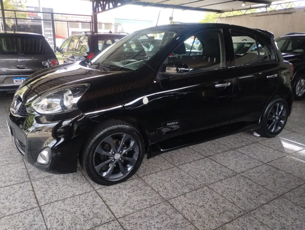 NISSAN March - Foto