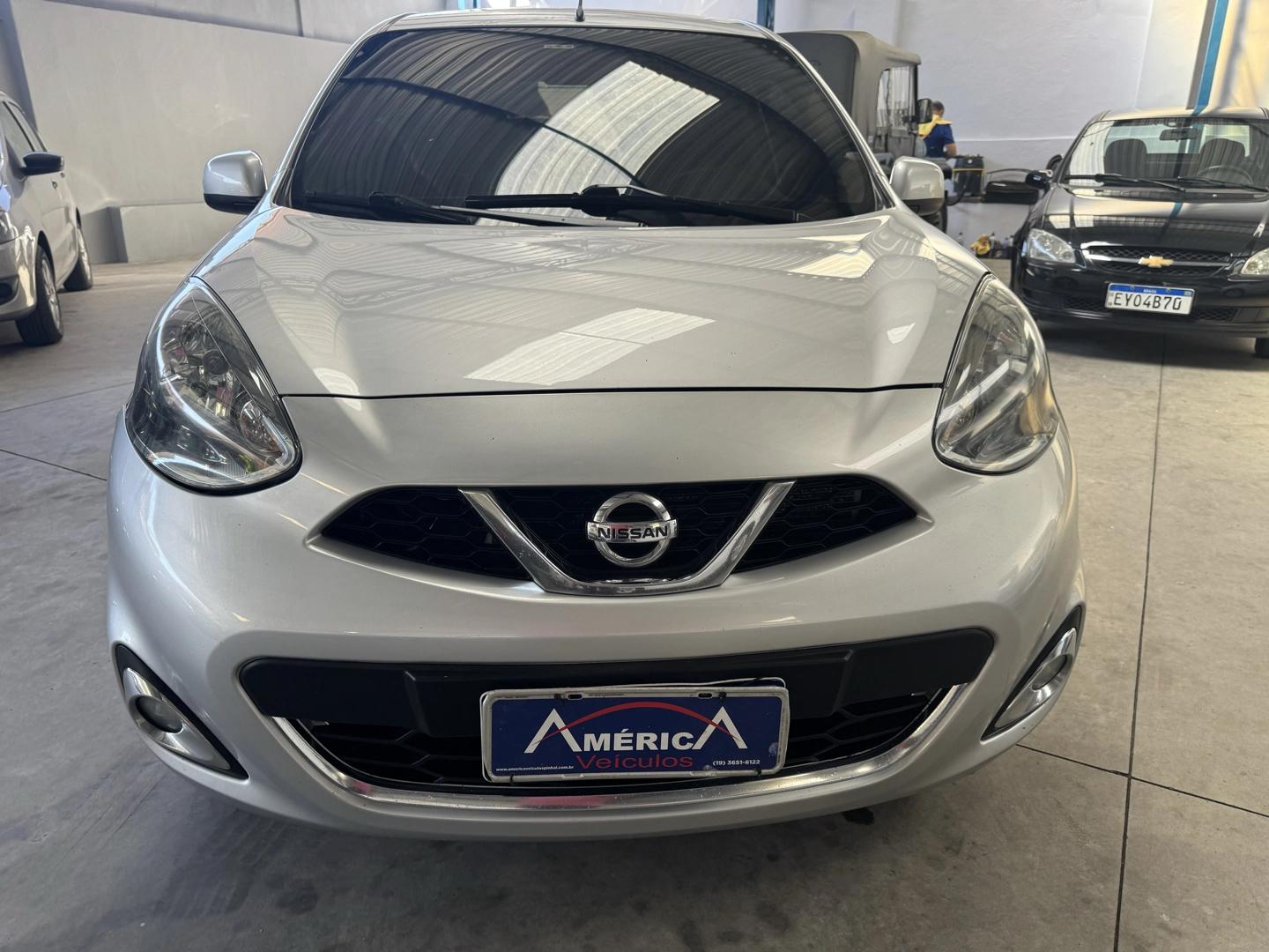 NISSAN March - Foto