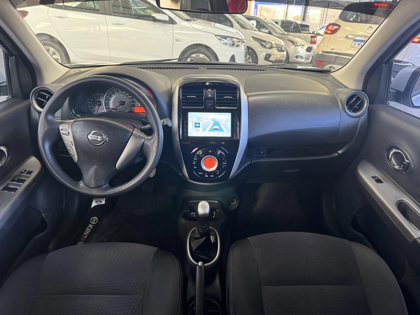 NISSAN March - Foto