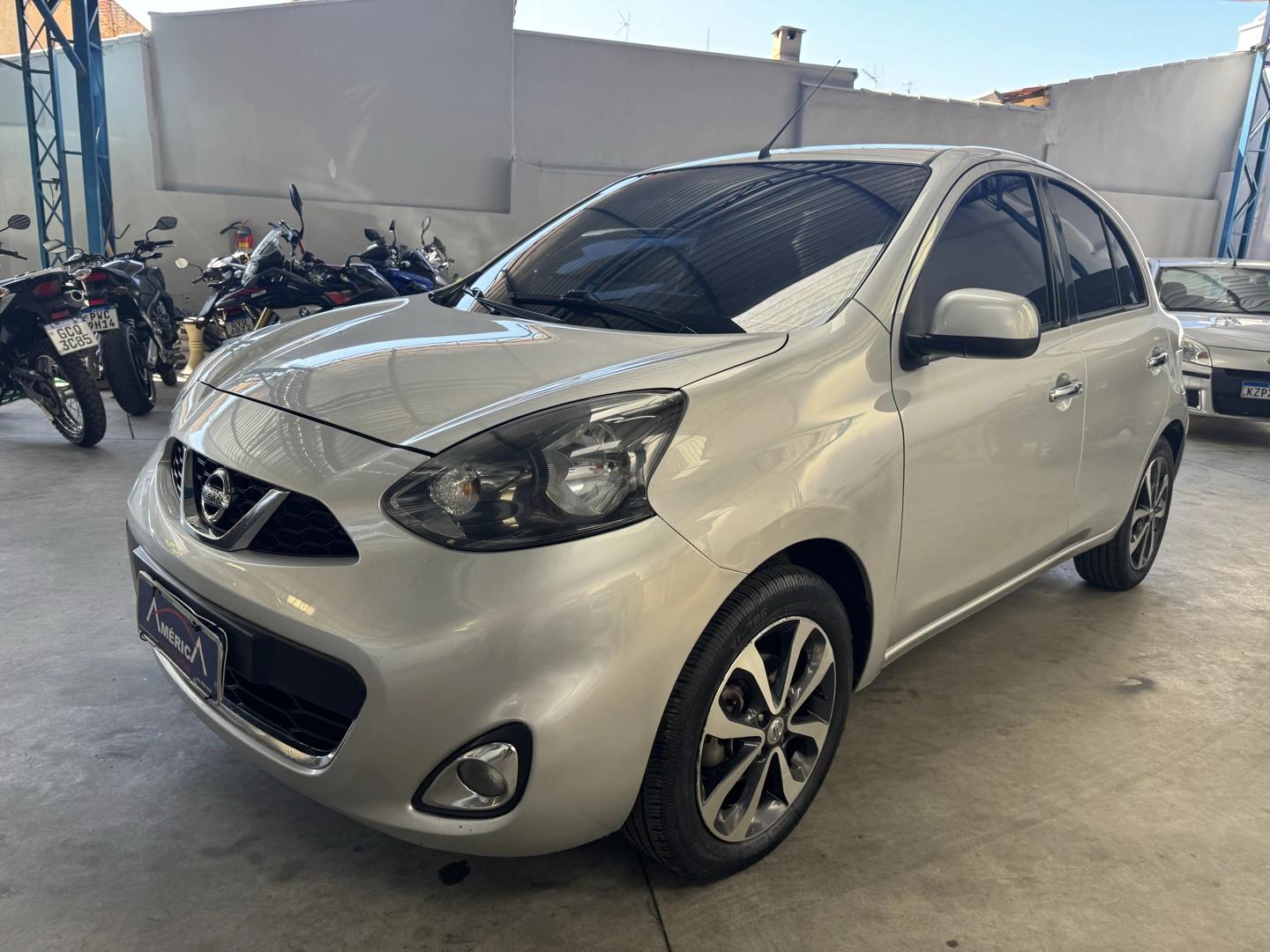 NISSAN March - Foto