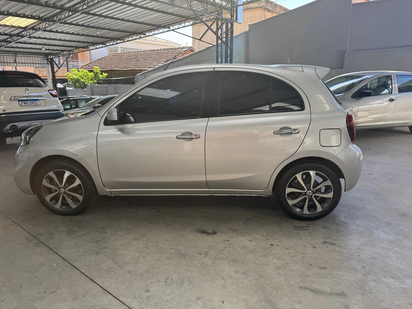 NISSAN March - Foto