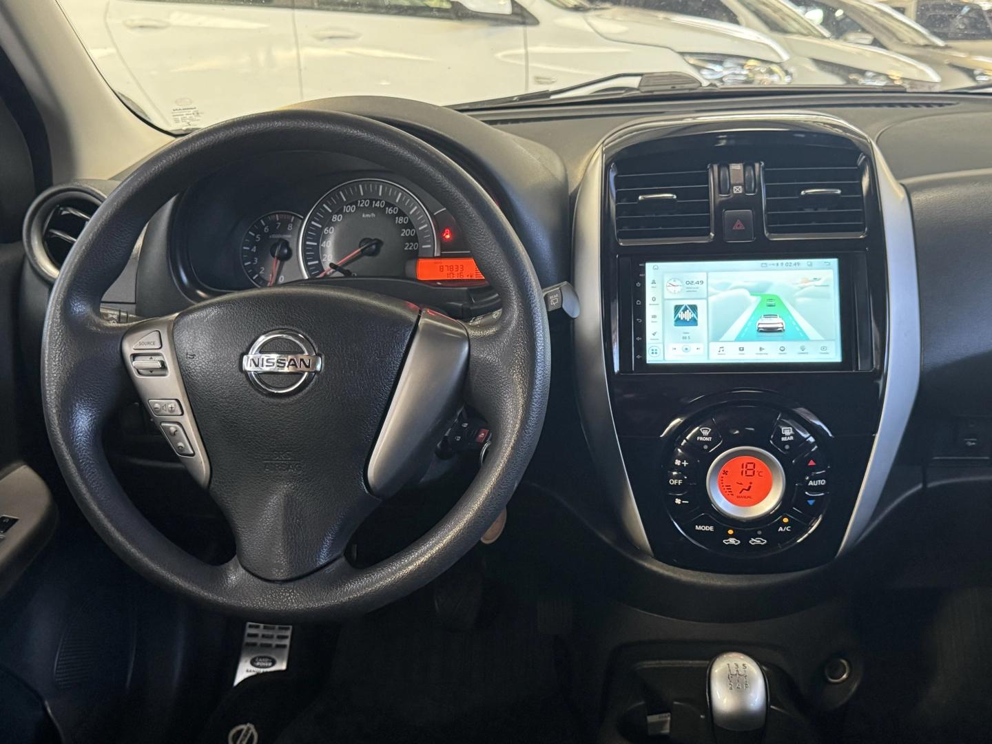 NISSAN March - Foto