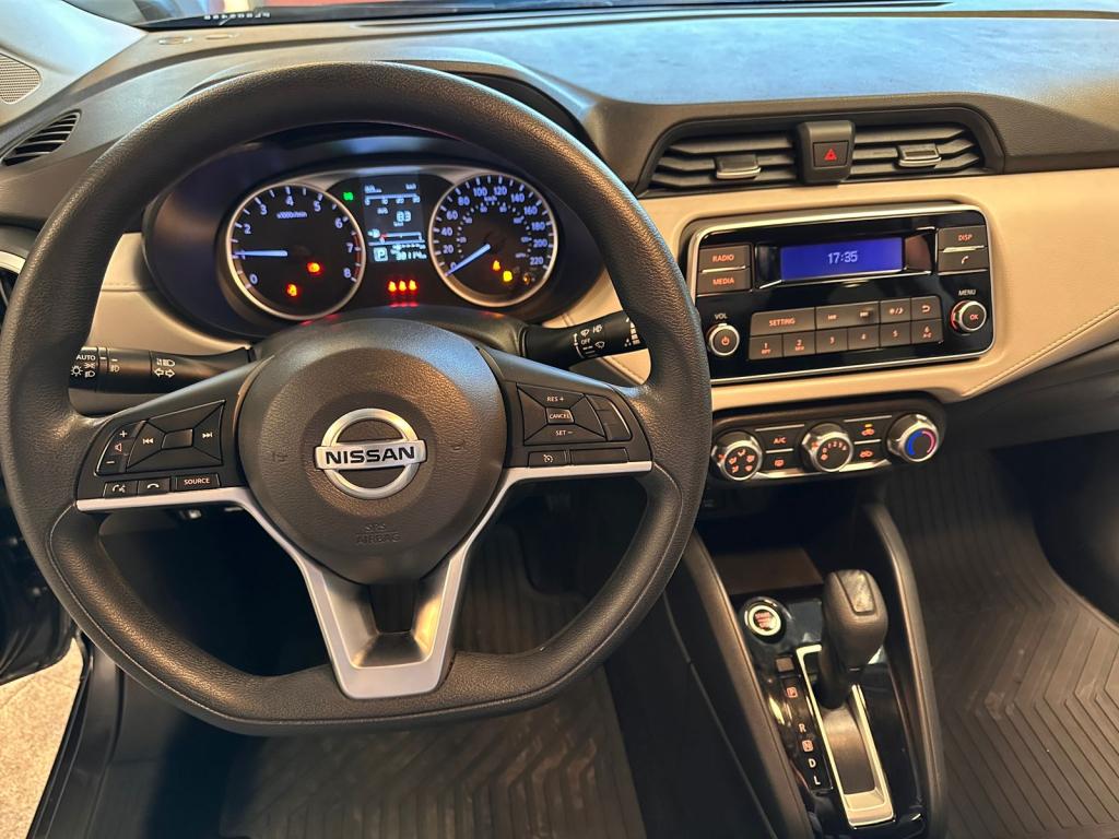 NISSAN Versa Sedan - Foto