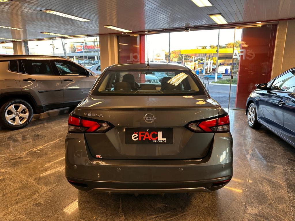 NISSAN Versa Sedan - Foto