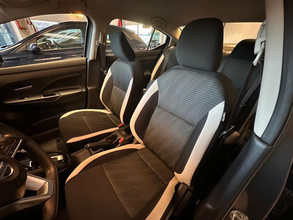 NISSAN Versa Sedan - Foto