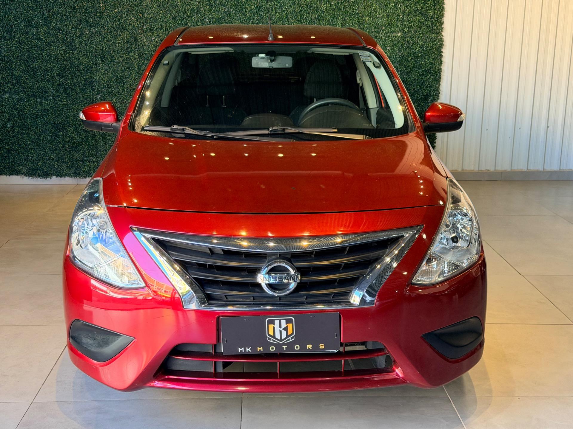 NISSAN Versa Sedan - Foto