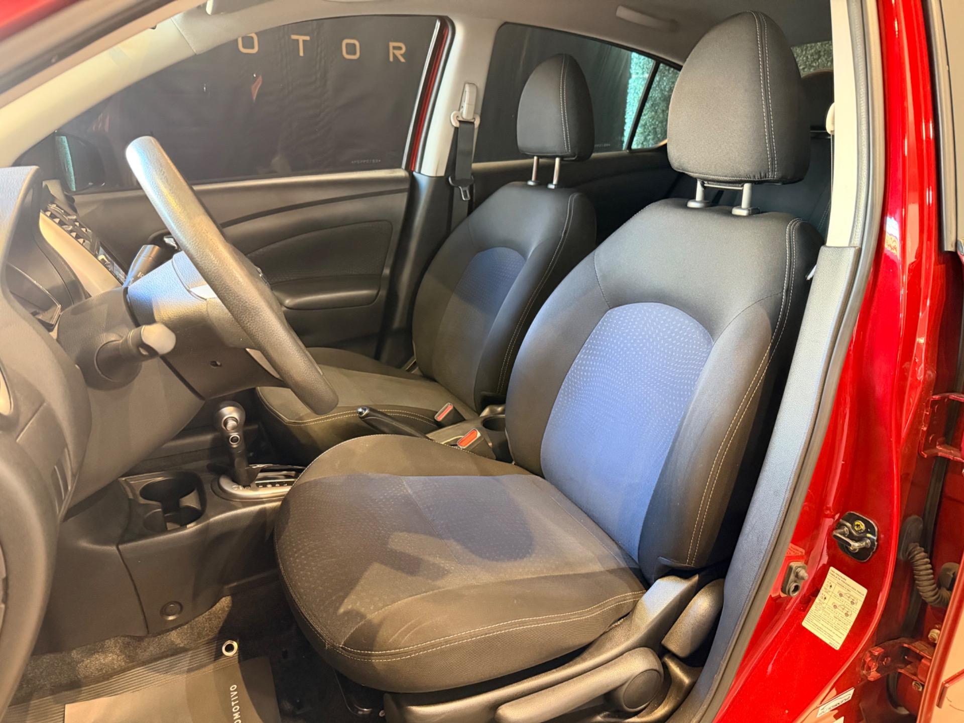 NISSAN Versa Sedan - Foto