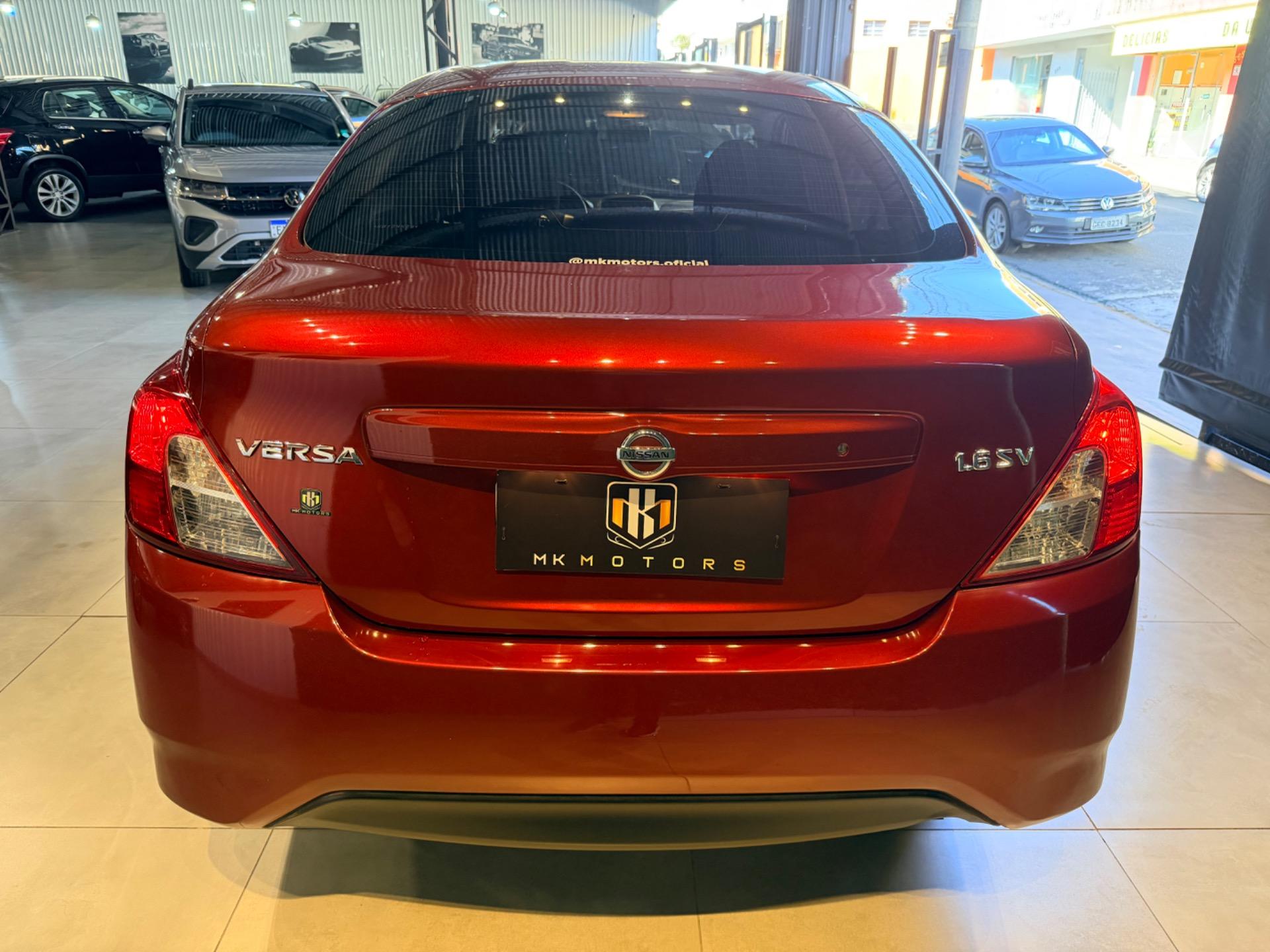NISSAN Versa Sedan - Foto