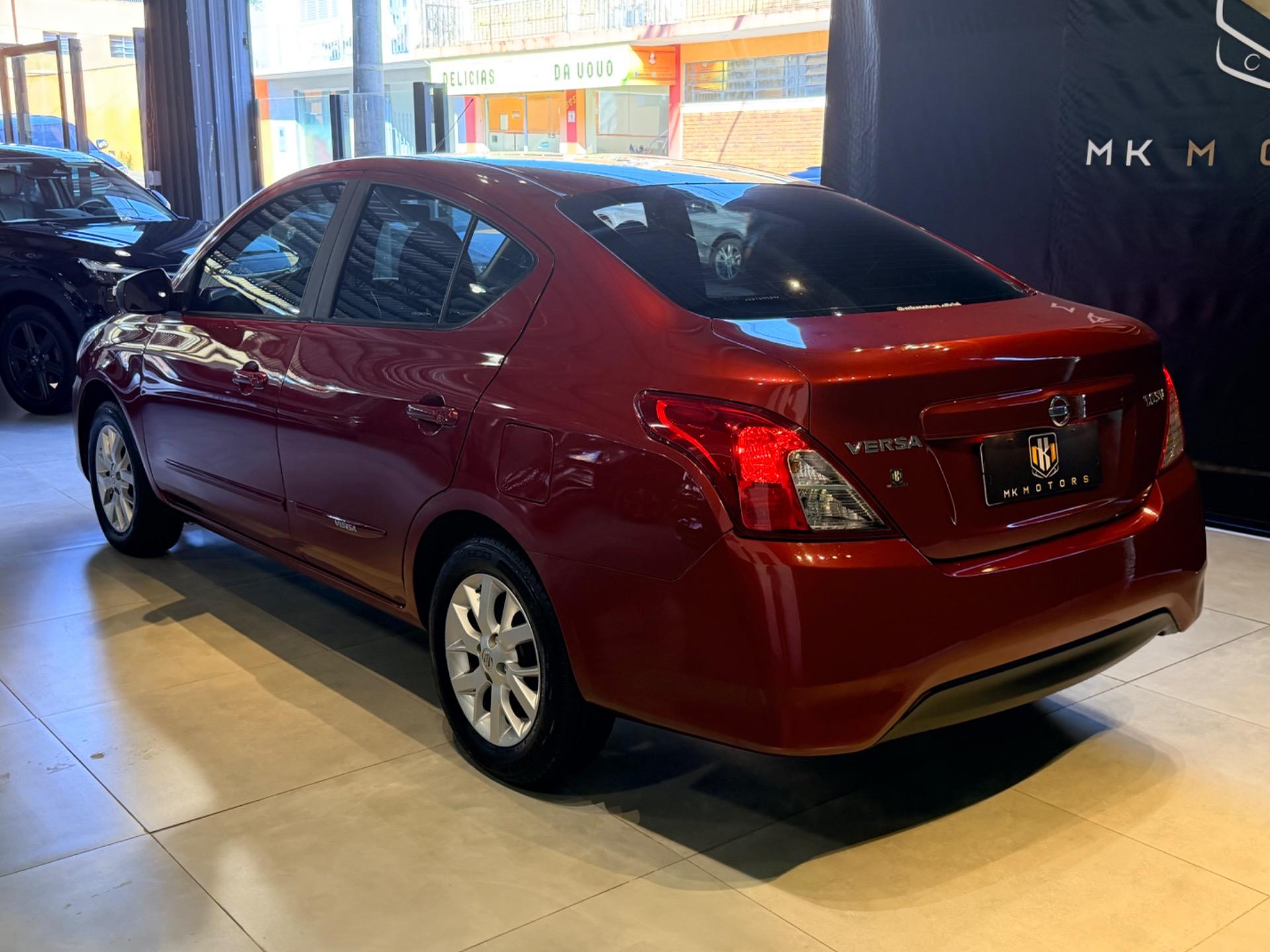 NISSAN Versa Sedan - Foto