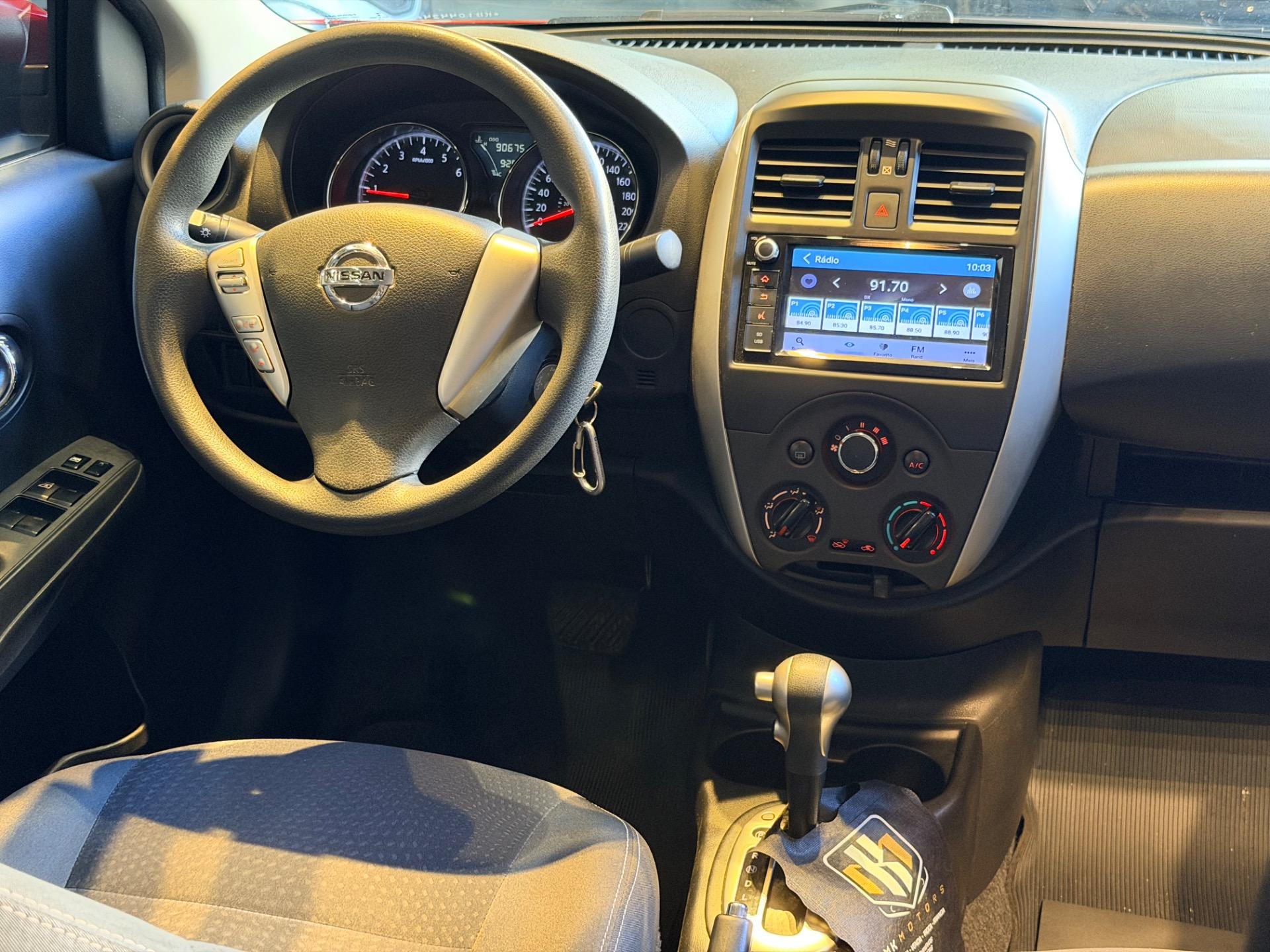 NISSAN Versa Sedan - Foto