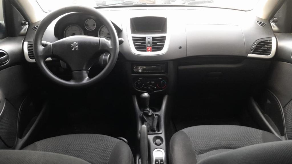 PEUGEOT 207 Sedan - Foto