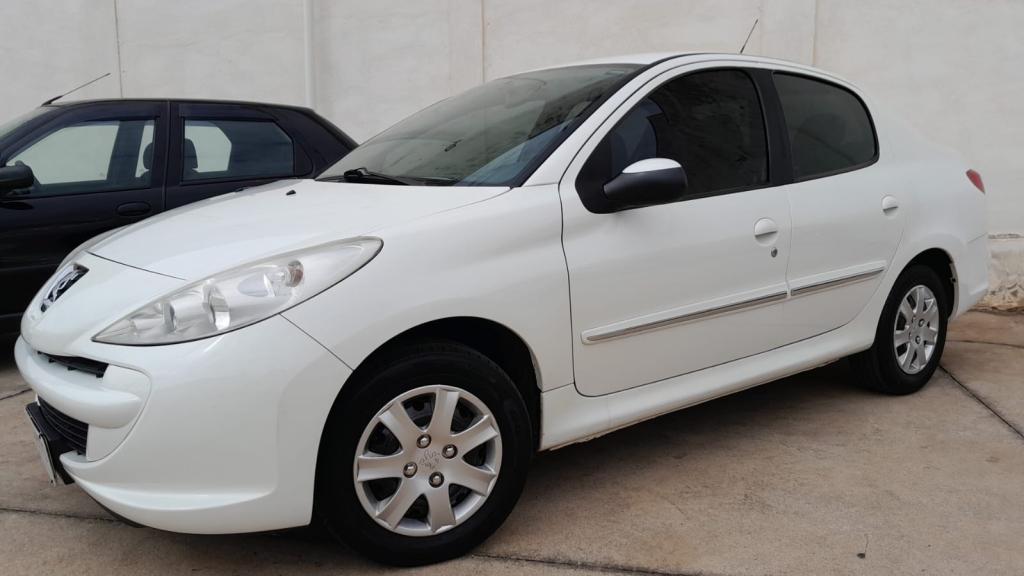 PEUGEOT 207 Sedan - Foto