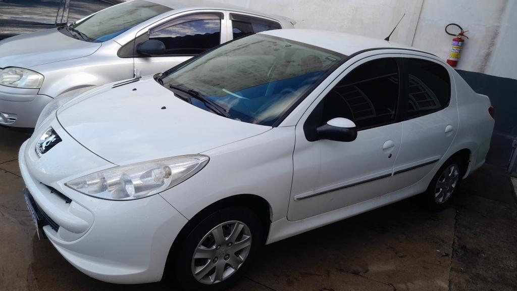 PEUGEOT 207 Sedan - Foto