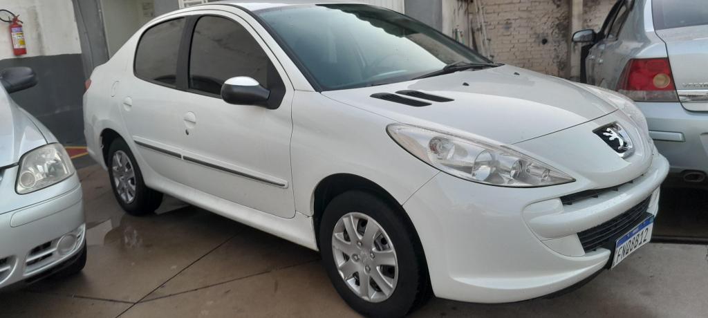 PEUGEOT 207 Sedan - Foto