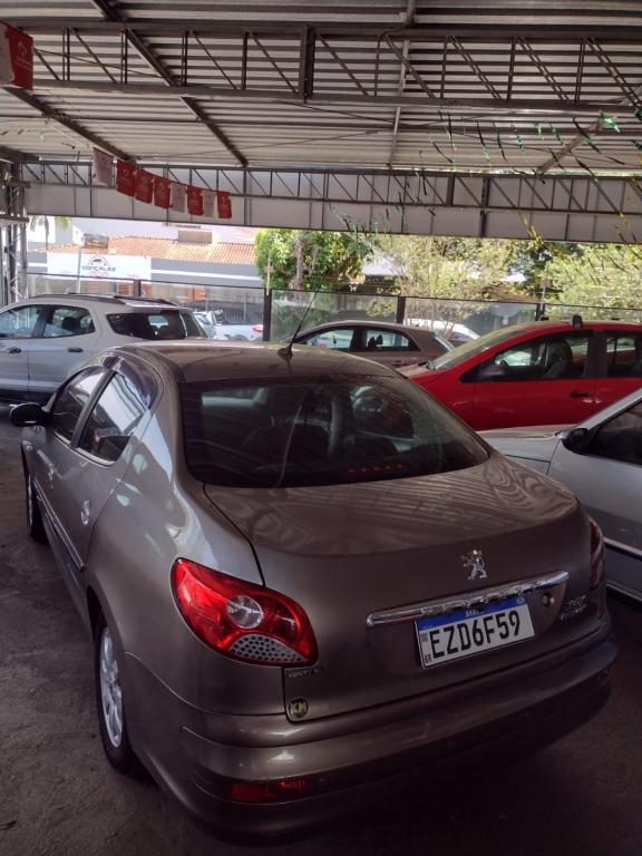 PEUGEOT 207 Sedan - Foto