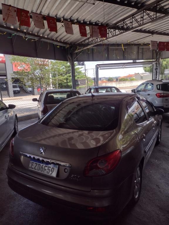 PEUGEOT 207 Sedan - Foto
