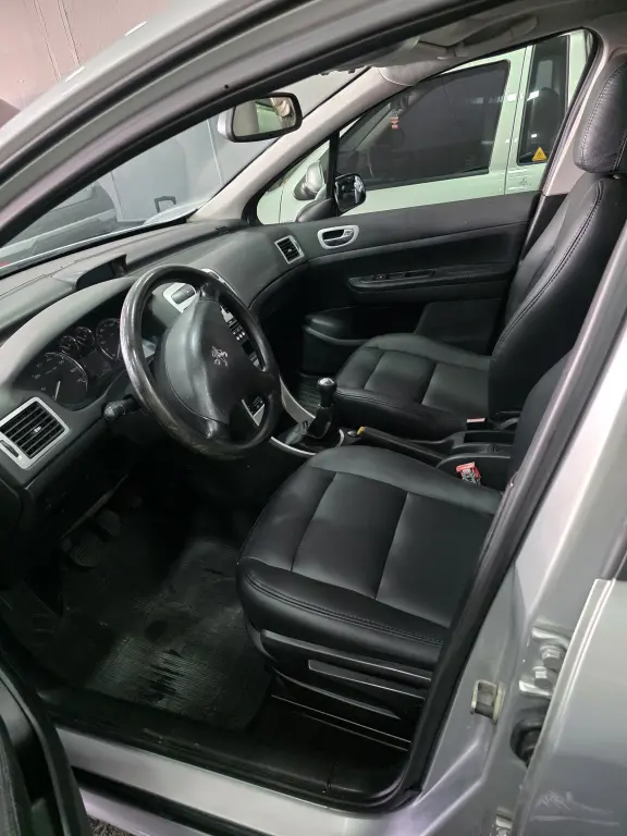 PEUGEOT 307 Hatch - Foto