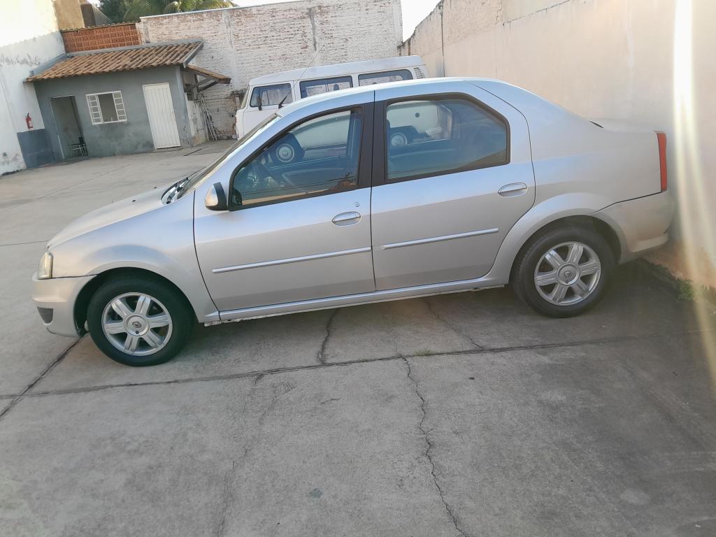 RENAULT Logan - Foto