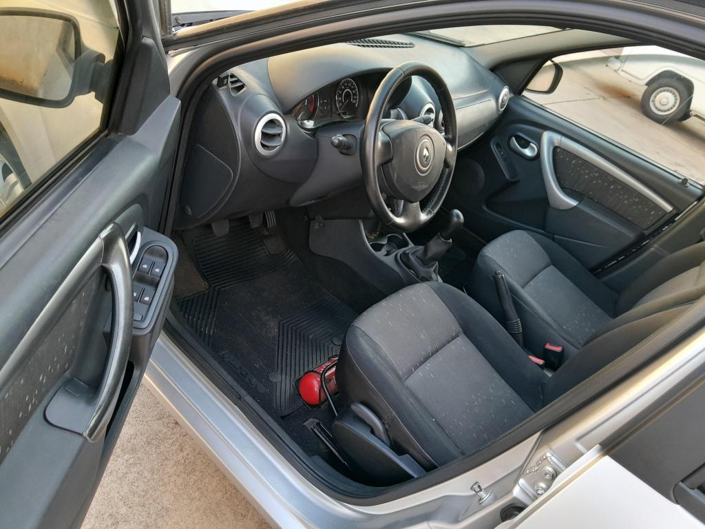 RENAULT Logan - Foto