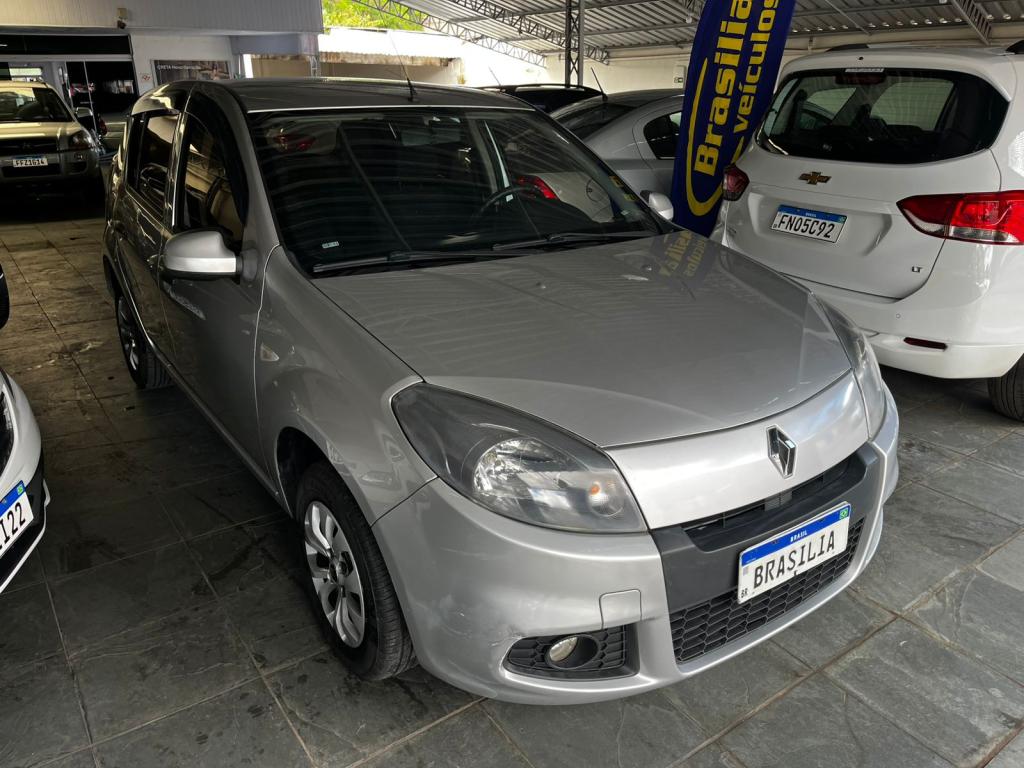 RENAULT Sandero - Foto