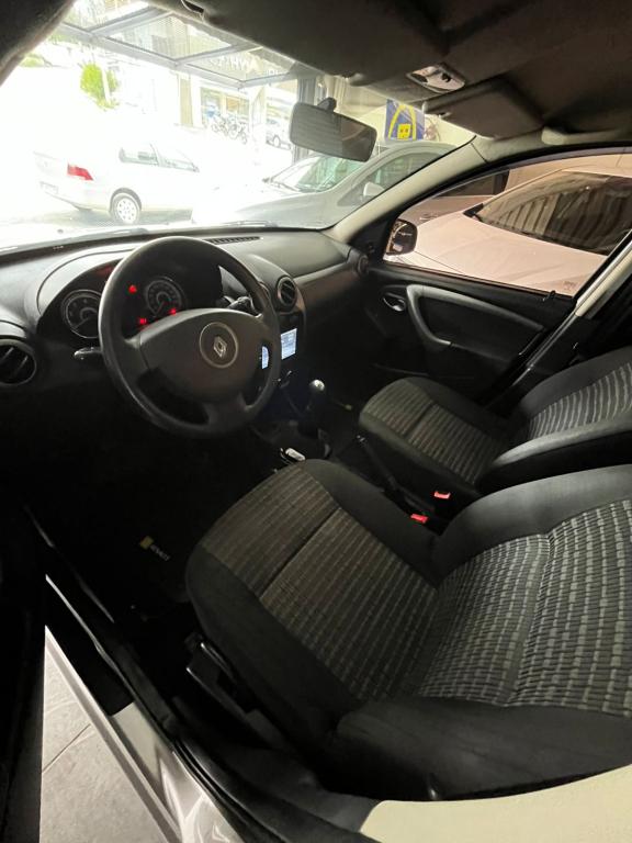 RENAULT Sandero - Foto