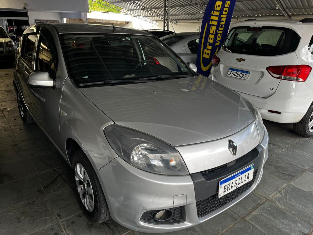 RENAULT Sandero - Foto