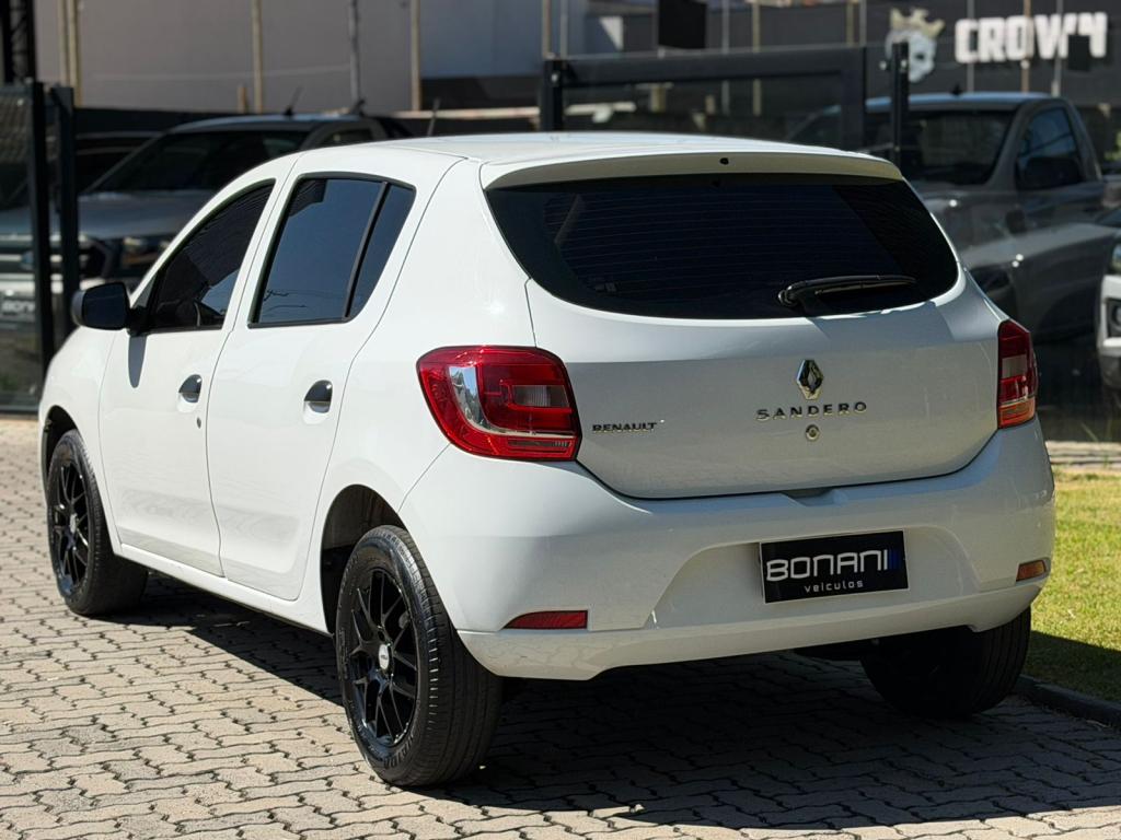 RENAULT Sandero - Foto