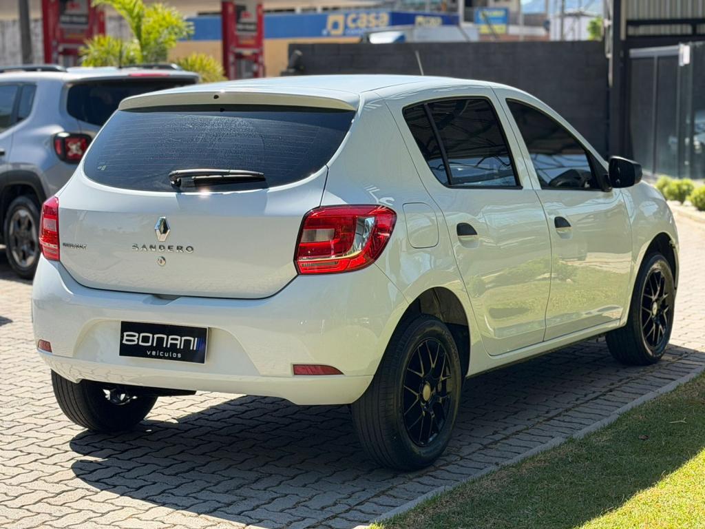 RENAULT Sandero - Foto