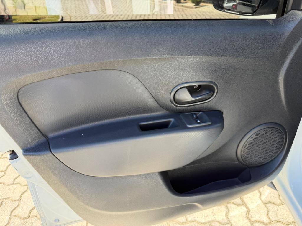 RENAULT Sandero - Foto