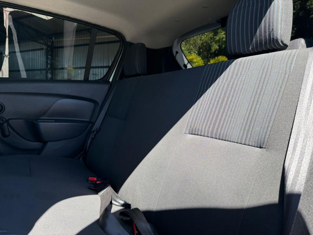 RENAULT Sandero - Foto