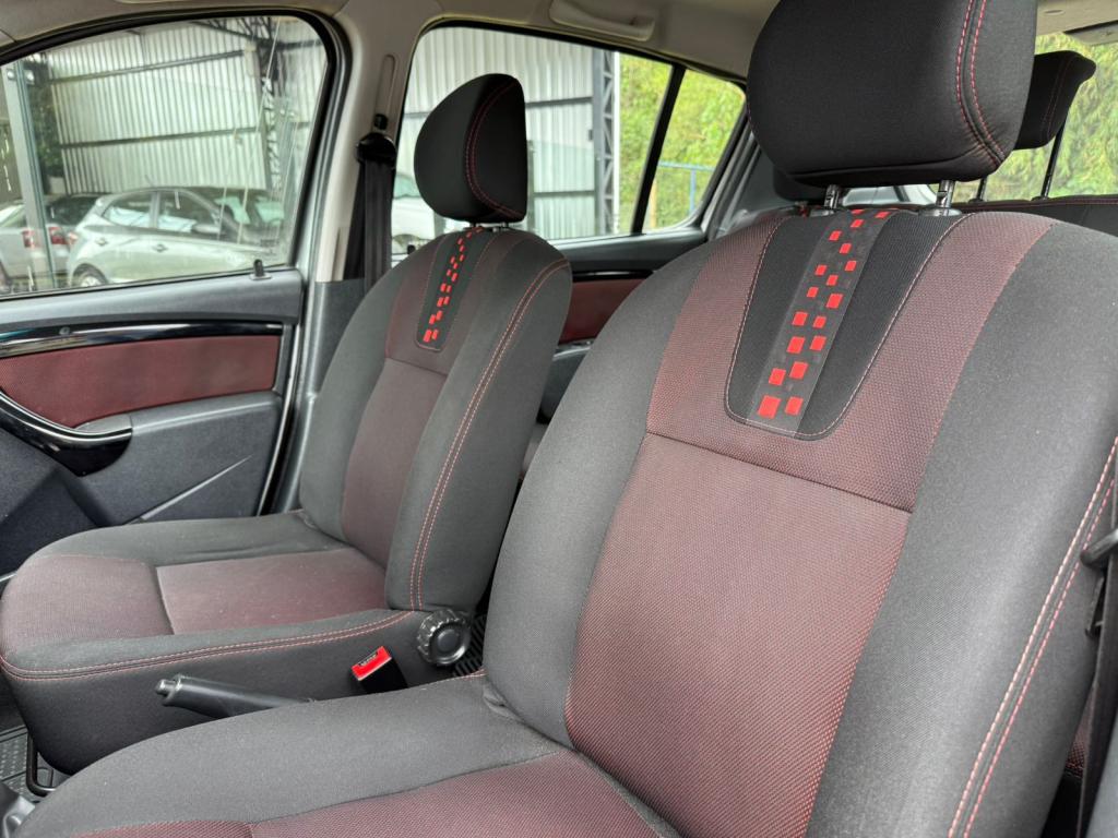 RENAULT Sandero - Foto