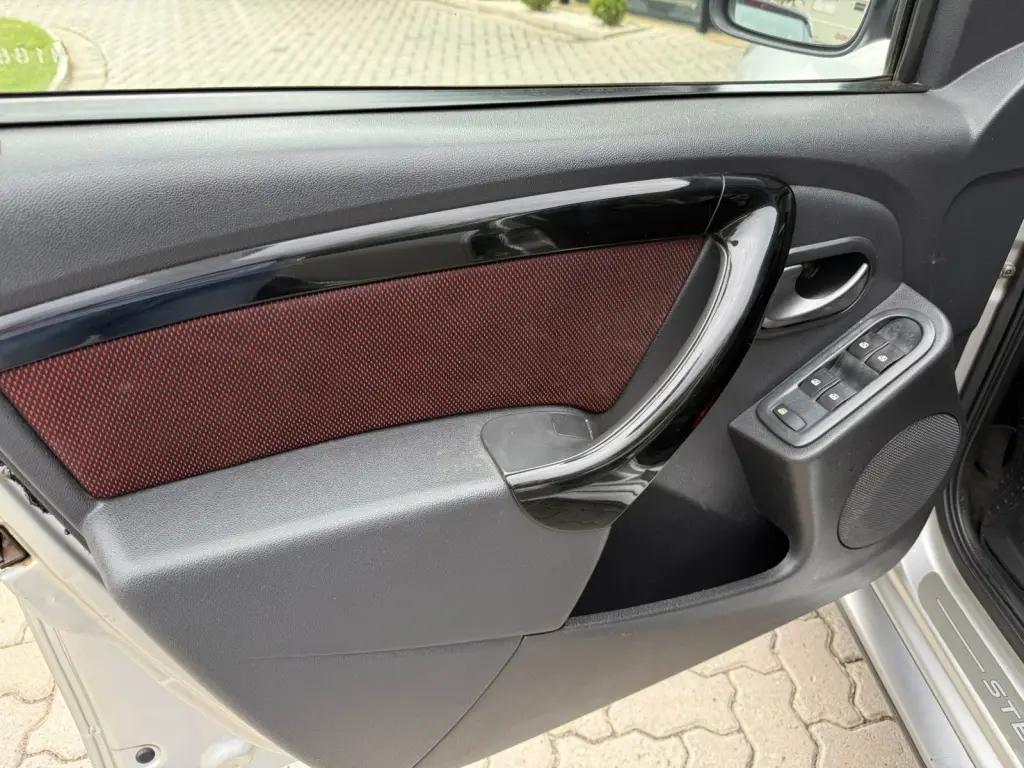 RENAULT Sandero - Foto