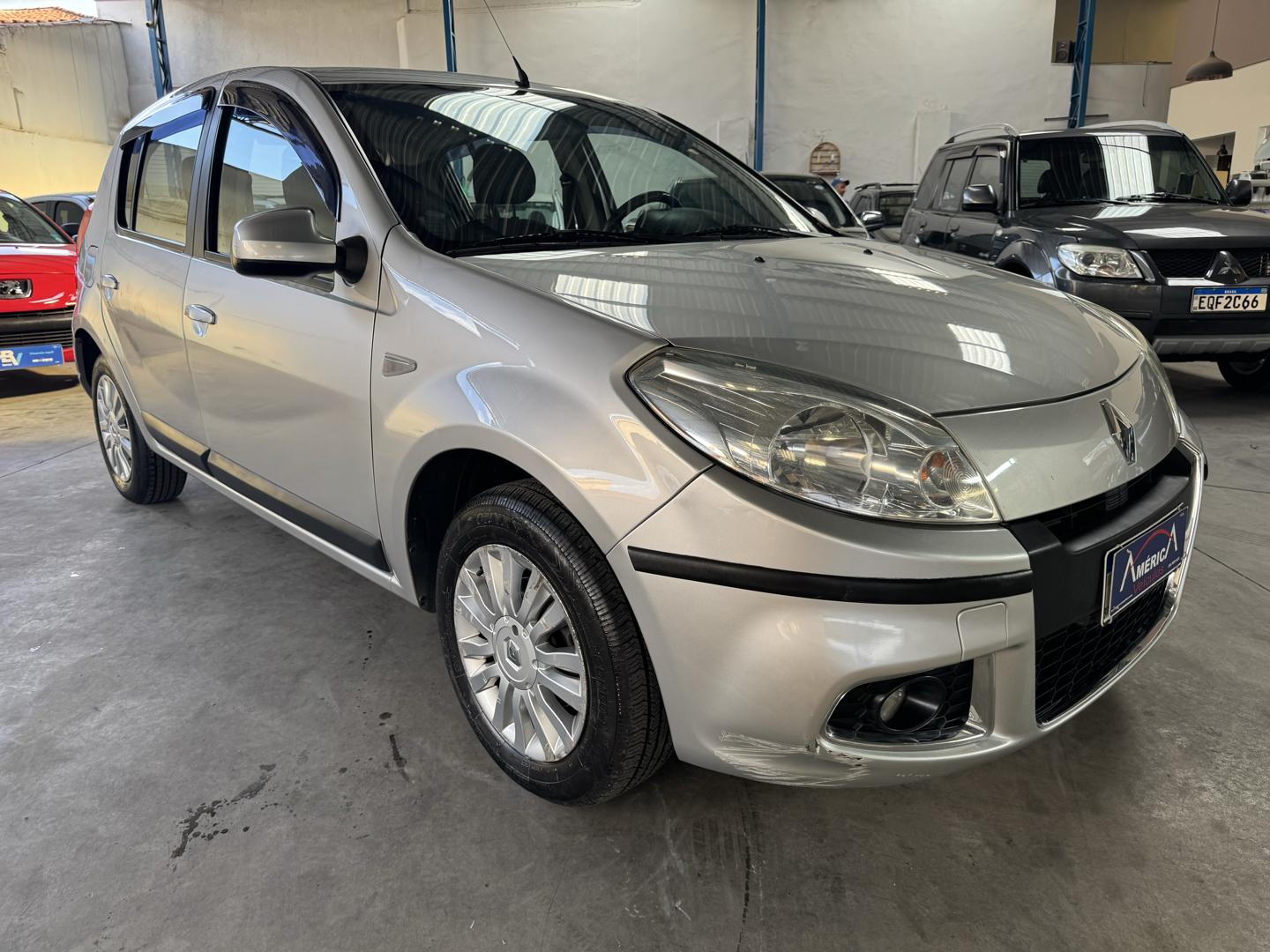 RENAULT Sandero - Foto