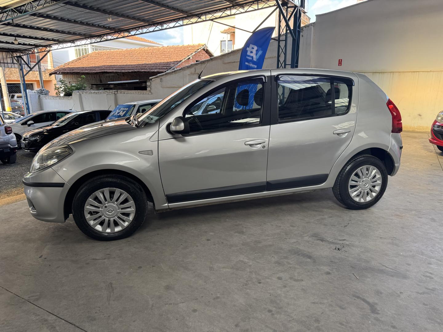 RENAULT Sandero - Foto