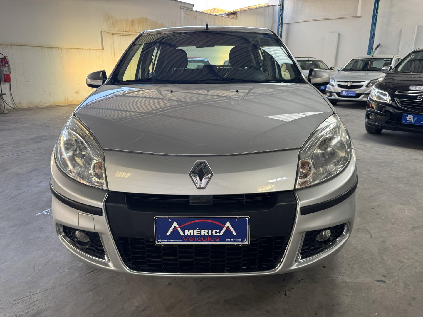 RENAULT Sandero - Foto