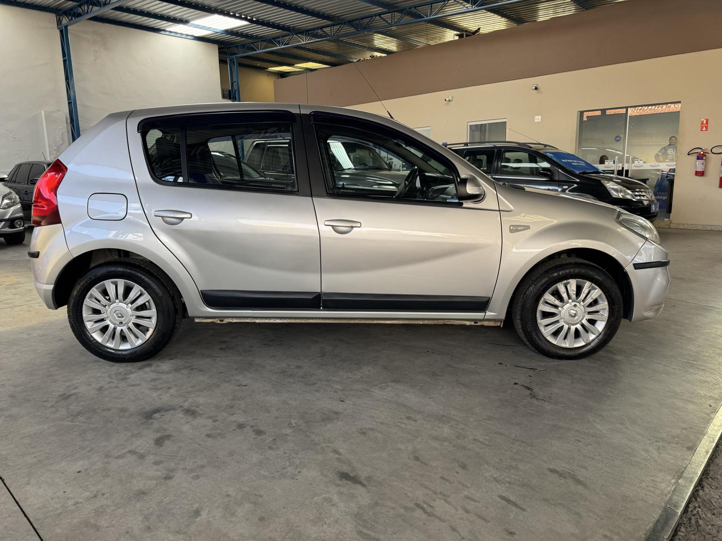 RENAULT Sandero - Foto