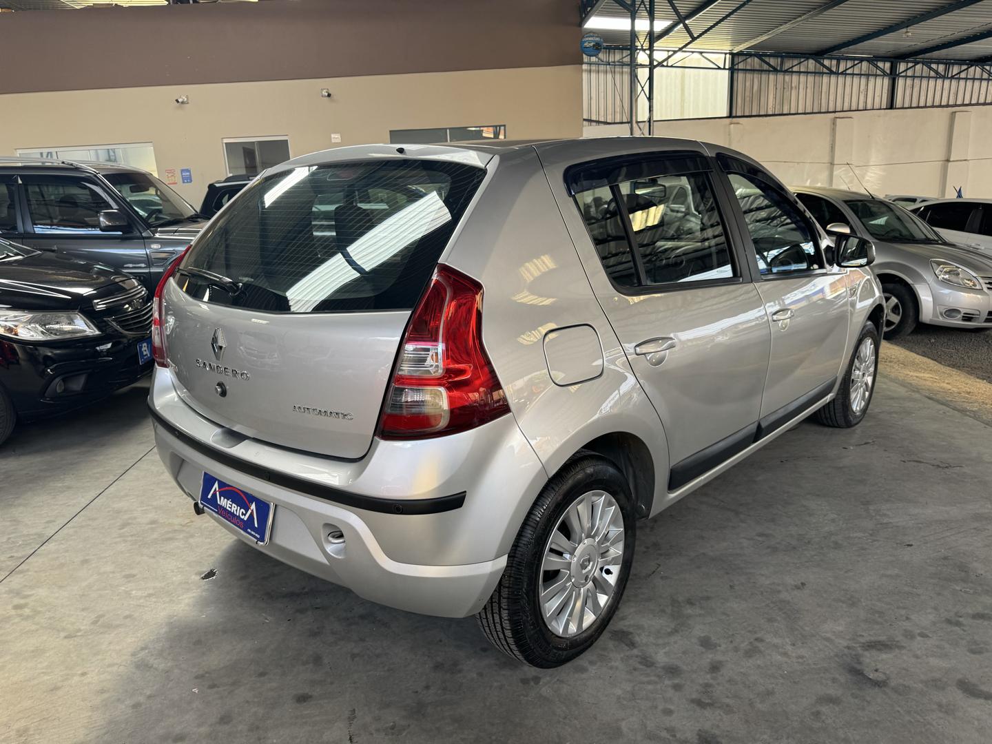 RENAULT Sandero - Foto