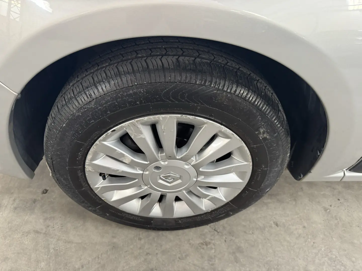 RENAULT Sandero - Foto