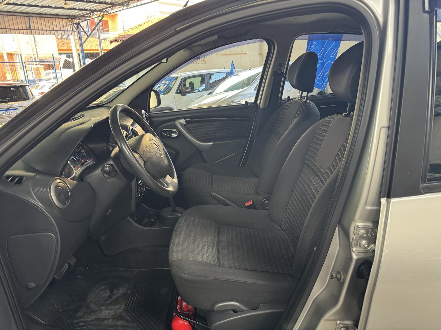 RENAULT Sandero - Foto