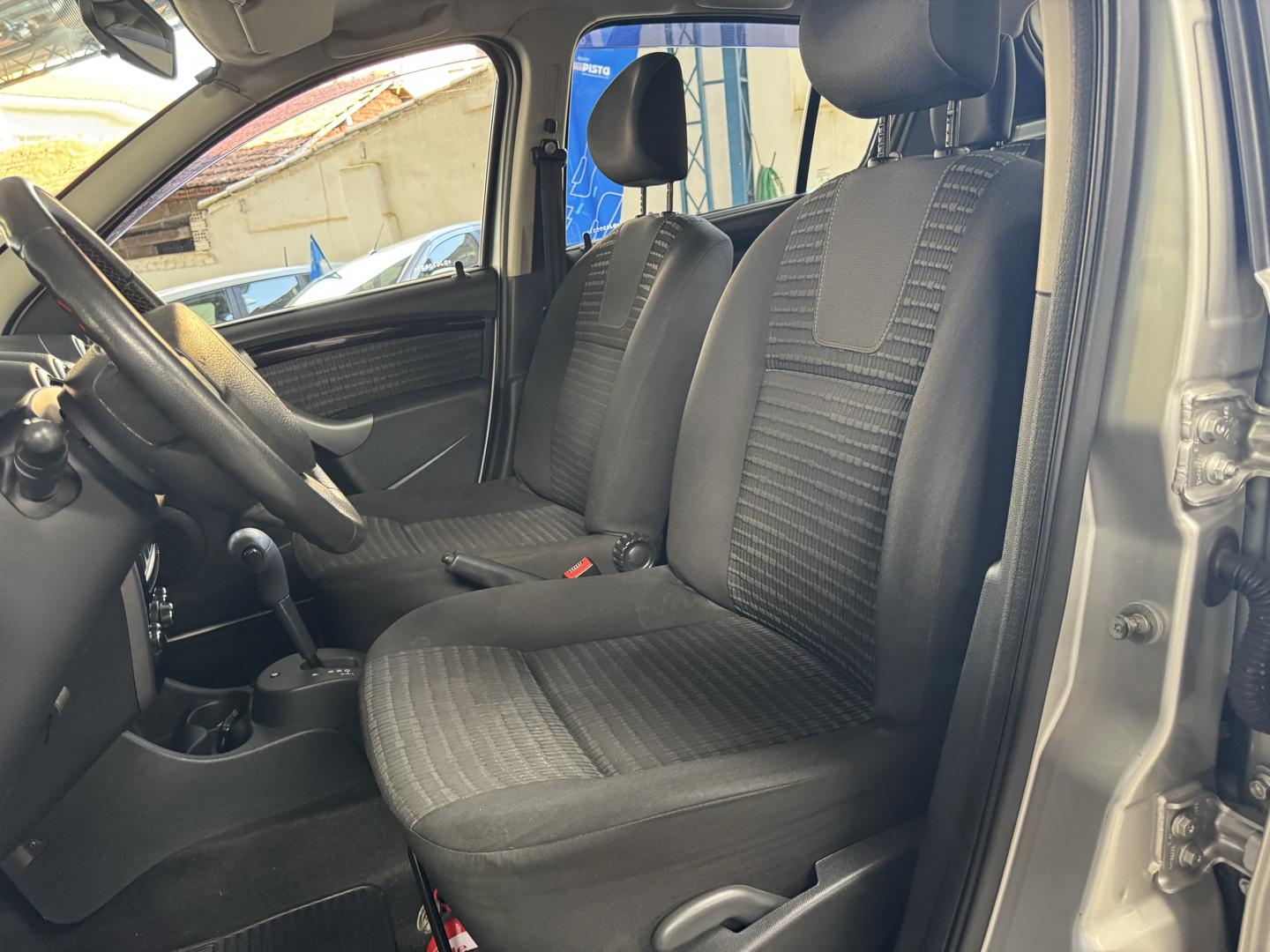 RENAULT Sandero - Foto