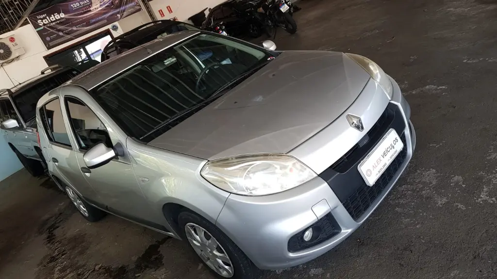 RENAULT Sandero - Foto