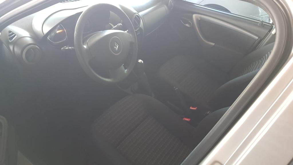 RENAULT Sandero - Foto