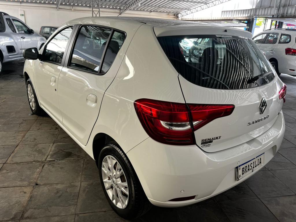 RENAULT Sandero - Foto