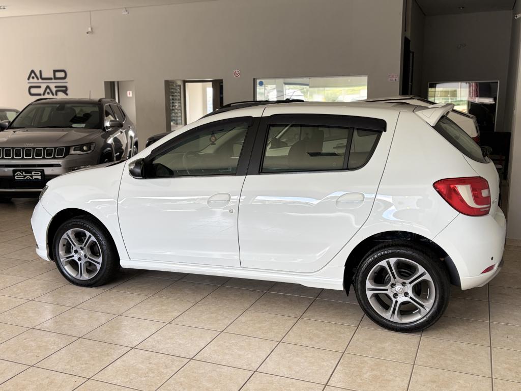 RENAULT Sandero - Foto