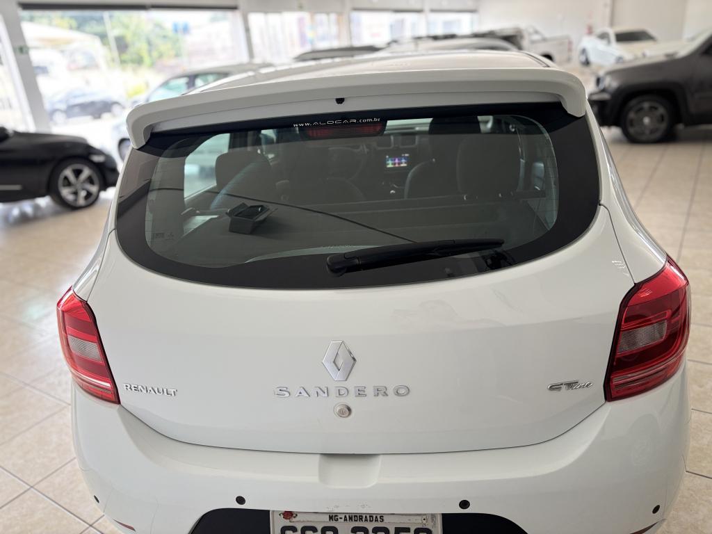 RENAULT Sandero - Foto