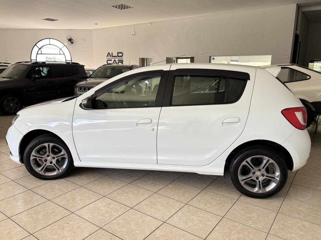 RENAULT Sandero - Foto