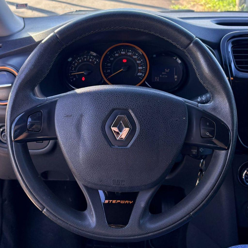 RENAULT Sandero - Foto