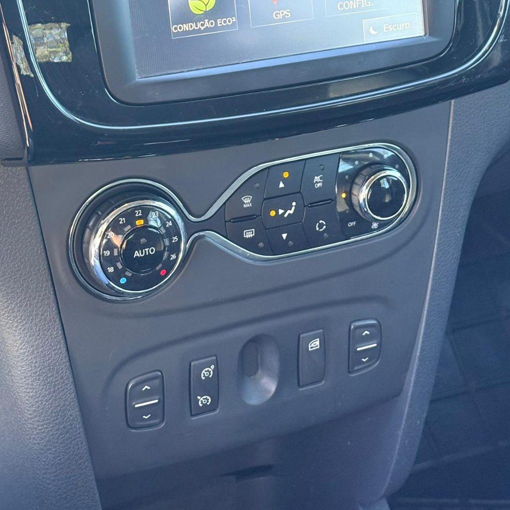 RENAULT Sandero - Foto